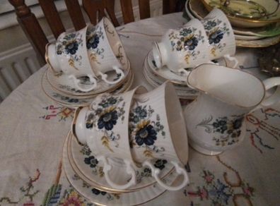 Royal Tara Nineteen Piece "Cornflower" Teaset