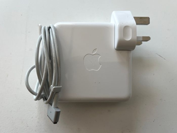 Apple 85W Magsafe 2 charger