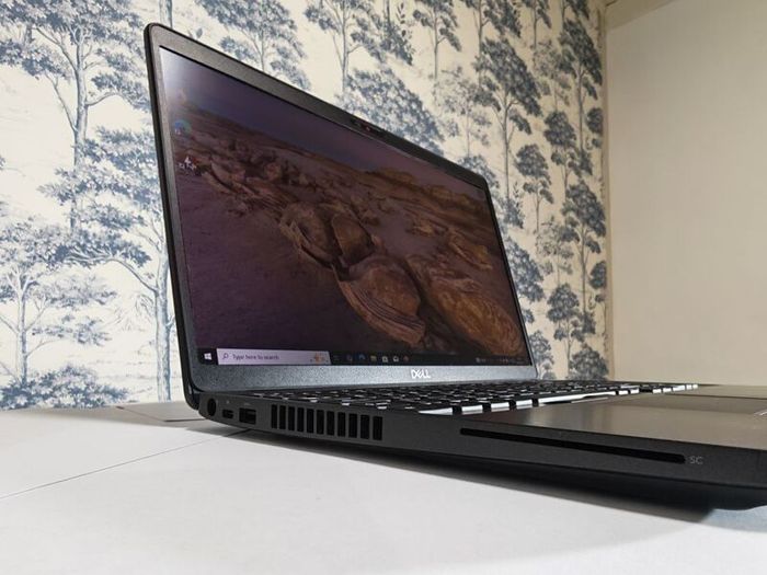 Dell Latitude 5500 | i5 | 16GB RAM | SSD | Excellent Condition