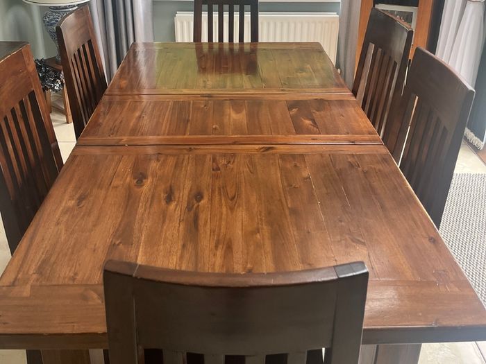 Kitchen table & 6 chairs