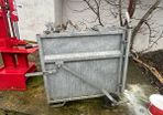 Calf dehorning crate