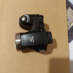 Fujifilm FinePix S5800 Digital Camera, Takes 4 AA Batteries, not powering on, for parts or repair