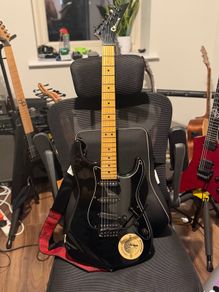 Charvel Mij