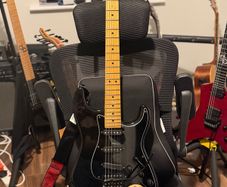 Charvel Mij