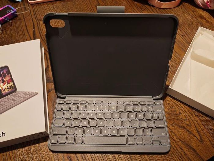 Logitech Folio iPad 10th keyboard case