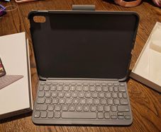 Logitech Folio iPad 10th keyboard case