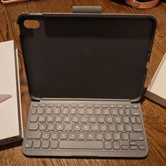 Logitech Folio iPad 10th keyboard case