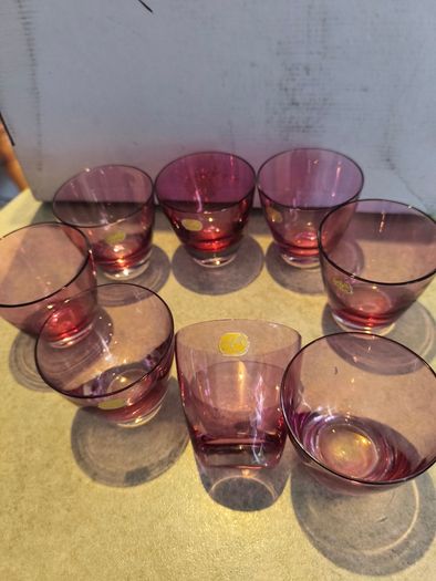 2 set x 4 vintage cranberry bohamien glass. Shot glasses collectible each  set  25. 00 euro or all togher for  45. 00 euro. In very good condition.