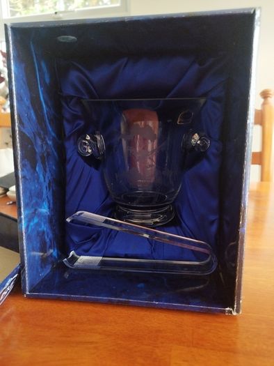 Ice bucket