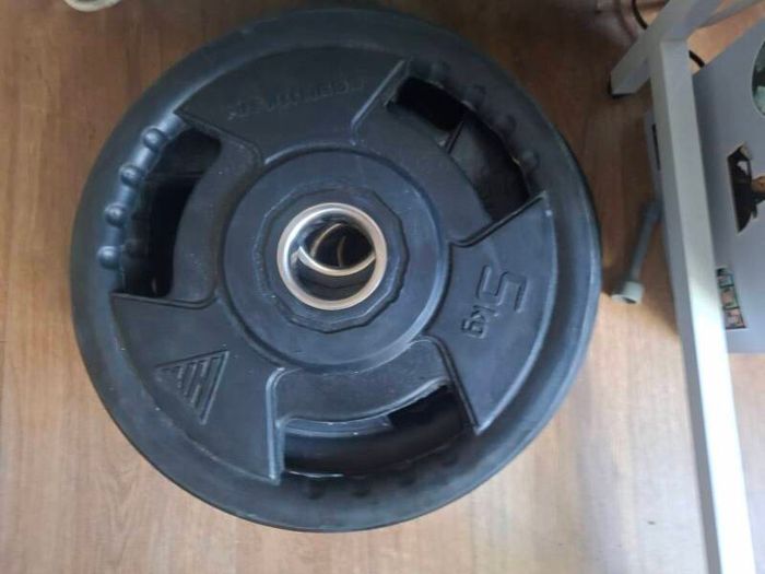 adjustable dumbells 5kg to 40kg and curling bar and plates
