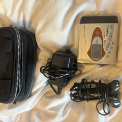 Sharp MD-SR60 Portable MiniDisc Recorder Bundle + Accessories & 30+ Classic Rock/Indie Discs