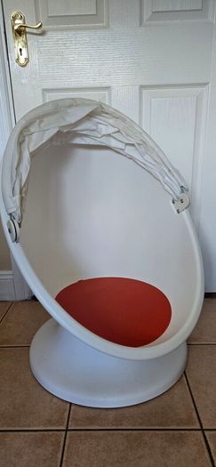 Kids swivel egg chair