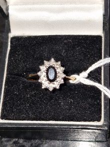 9ct gold sapphire & Diamond ring