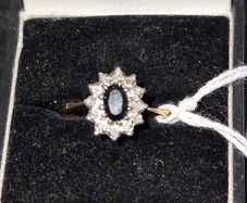 9ct gold sapphire & Diamond ring