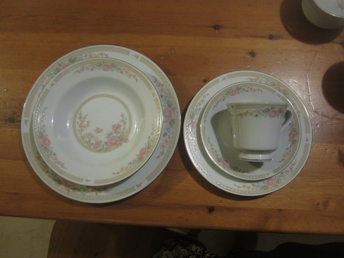 62 piece VINTAGE Fairfield china "symphony"