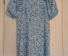 Beautiful daisy print floral midi dress