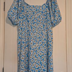 Beautiful daisy print floral midi dress