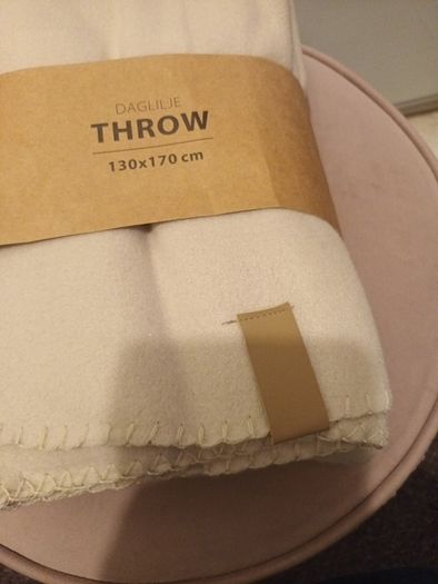 Cosy Ecru throw