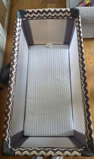 Travel cot