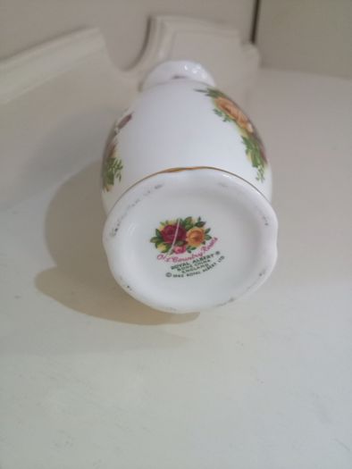 STEM VASE 18cm / 7" Royal Albert Old Country Roses Bone China