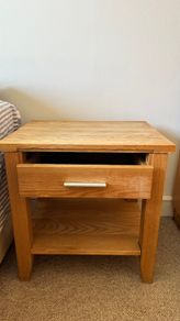 Set of 2 Solid Oak Bedside Tables  Excellent Condition