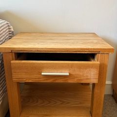 Set of 2 Solid Oak Bedside Tables  Excellent Condition