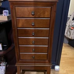 Large jewellery box