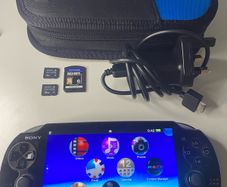 Sony Ps Vita Oled Pch-1003 Bundle 16gb + 4gb Cod Charger Case