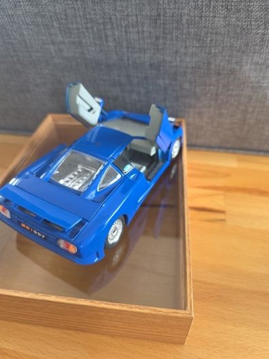 Vintage Bburago Bugatti EB 110 (1991) Blue Diecast Model Car 1/24,