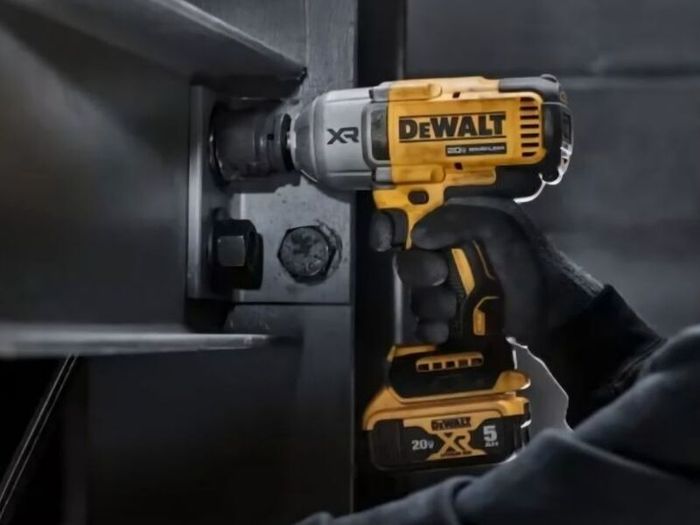 DeWALT 18V XR Cordless Brushless HEAVY DUTY Impact Wrench 1/2 Inch Drive 5AH 18V PowerStack Battery And 12V - 18V Multi Voltage Fast Charger. Closing down sale - all must go!