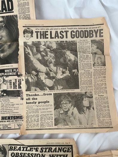 7x John Lennon Beatles death newspapers