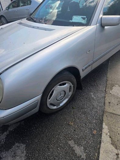 1997 Mercedes E200