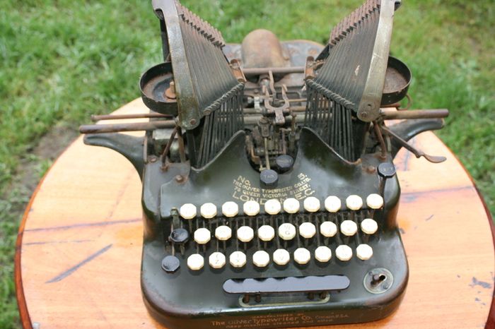 Oliver London Green Typewriter / Old and Industrial Deco / Vintage Decoration/ Teen Bedroom and Office / Museum Collection