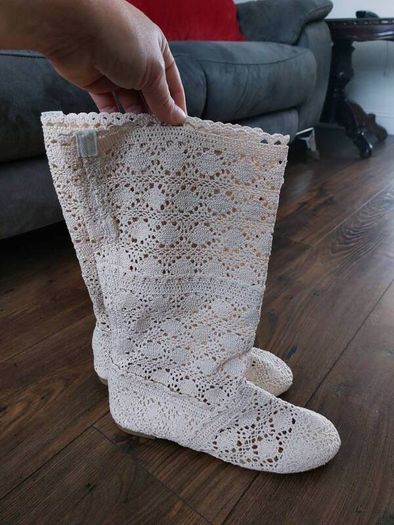 Cream crochet boots-uk7