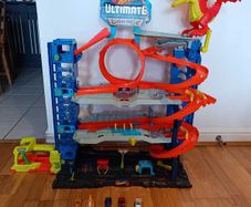 Hot wheels ultimate garage
