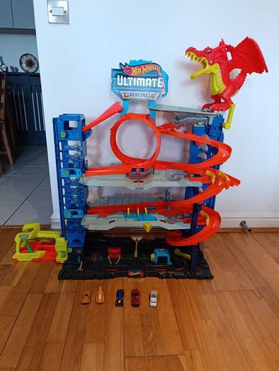 Hot wheels ultimate garage