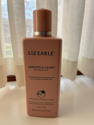 Liz Earle Smooth & Glow Exfoliating Tonic (200 ml)