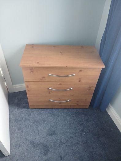 chest of drawers