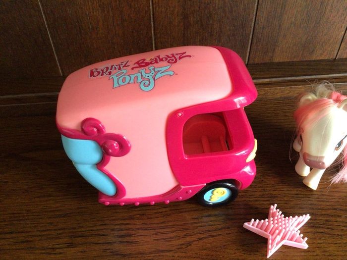 Bratz Babz Ponyz Buggy with pony and hair brush
