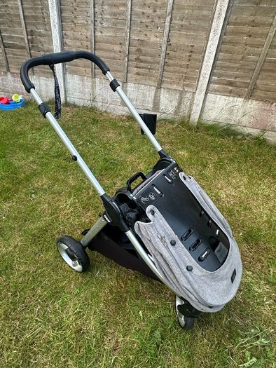 Mamas and Papas pram + Cybex seat and isofix bundle
