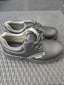 safety boots size 9