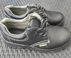 safety boots size 9