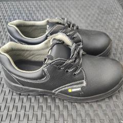 safety boots size 9