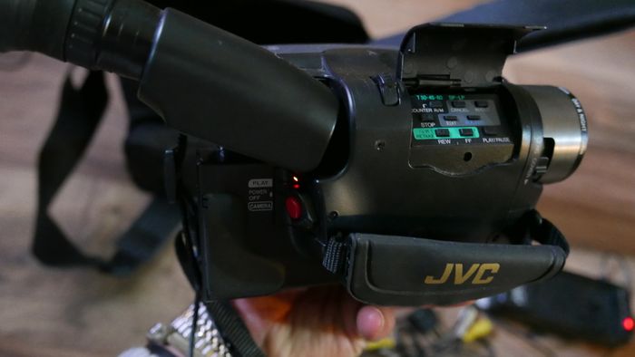 JVC GR-AX337E Compact VHS Camcorder + Carry Bag & Charger (the battery doesn't hold a charge - it works perfectly on the charger)