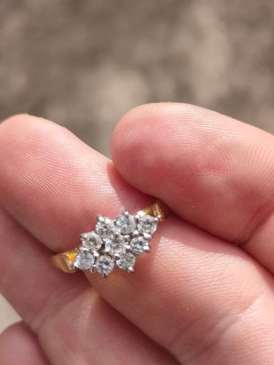 18 Carat Gold cluster diamond/engagement ring