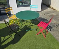 garden table and chairs