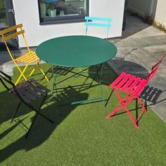 garden table and chairs