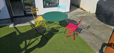 garden table and chairs