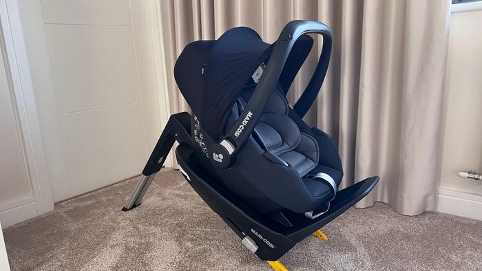 Like-New Maxi-Cosi TINCA Car Seat in Black & Grey & universal ISOFIX Maxi-Cosi FamilyFix2 for Preemie, Newborn, Baby, Toddler - 2 Piece Bundle