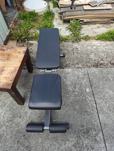 Punch bag with stand, punch ball and weight bench
